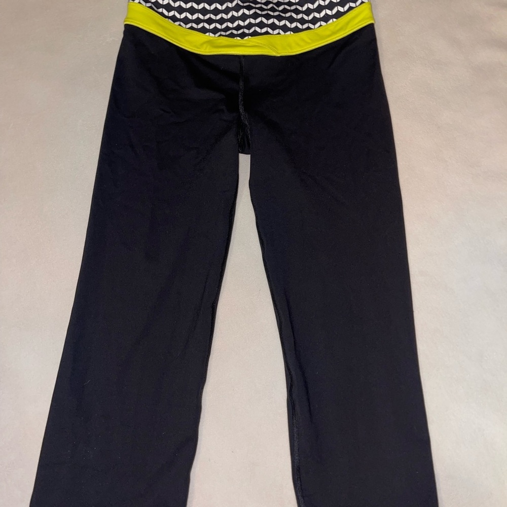 Victoria's Secret Black and Yellow Leggings‎